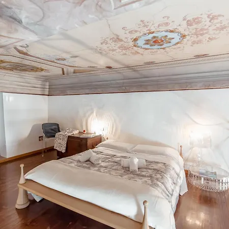 Elegant Loft Serragli Apartman