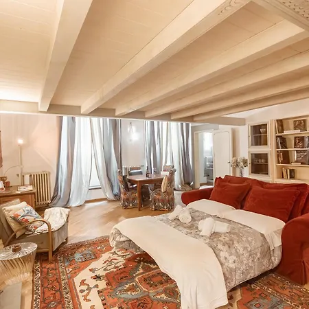 Elegant Loft Serragli *
