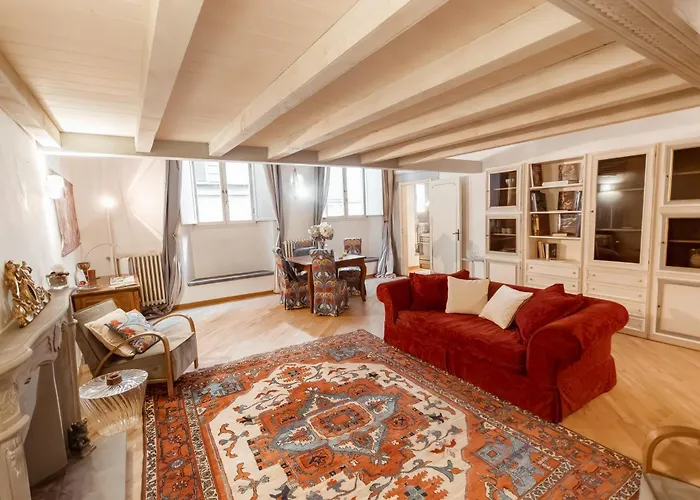 Elegant Loft Serragli Apartman